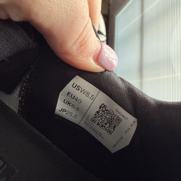 ON Women's Cloudmonster 2 Shoes - Picture 10 of 11